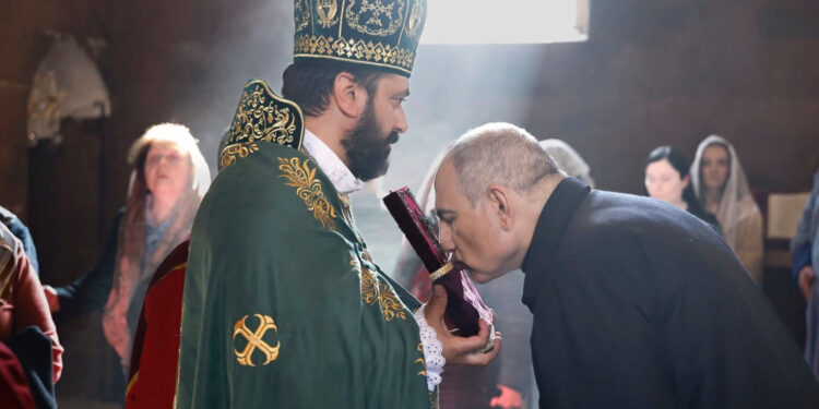 «Կաթողիկոսի նոր տեղապահի գործը պետք է լինի Եկեղեցու նոր կանոնակարգի ընդունման պրոցեսի կազմակերպումը». Փաշինյան. տեսանյութ