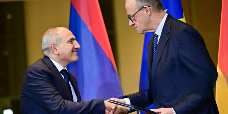 «Փաշինյանի դեմքից ծորում է «աննախադեպ ինքնիշխանության» թշվառությունը». Սուրեն Սուրենյանց