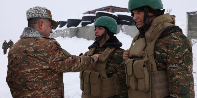 ԶՈՒ ԳՇ պետ Էդվարդ Ասրյանը այցելել է հանրապետության արևելյան սահմանագոտի