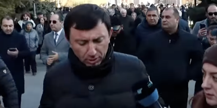 Երկնային արդարությունից չե՞ք վախենում․ եկել եմ աղբից մաքրեմ մեր եկեղեցին