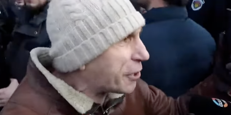 Նիկոլ, եթե էդքան տղամարդ ես, արի էստեղ․ արի, ես ասեմ՝ դու ով ես