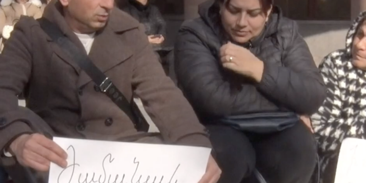 Ես կասեմ, թե ուր ա մարդկանց փողերը, թող իրենք հետ տան. Կարագյոզյան