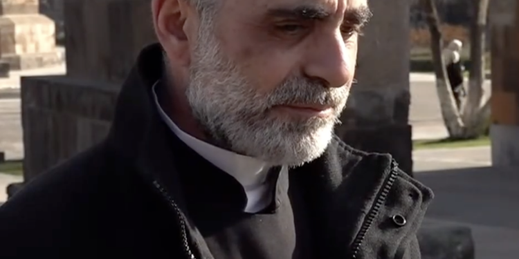 Գերագույն հոգևոր խորհրդից հանել են Գևորգ, Աբրահամ և Վազգեն սրբազաններին. Տեր Եսայի