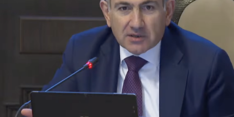 Սև ուրբաթ չի, չգրոհեք բժշկական հաստատությունների վրա, չենք փախնելու․ Փաշինյան