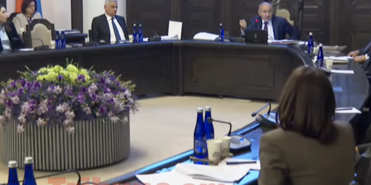 Գյուղամեջում պետք է պպզի առողջ տղամարդը, վազելու համար փող պետք չէ, մեկ զույգ կոշիկ է պետք…