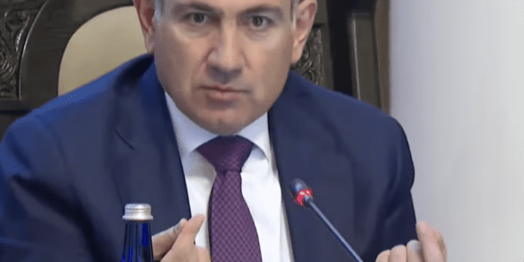 3 պաչկա մալբոռո քիչ ծխեք մի բան էլ դուք արեք, ասֆալտ ենք անում, հետևից քանդում եք․ Փաշինյան