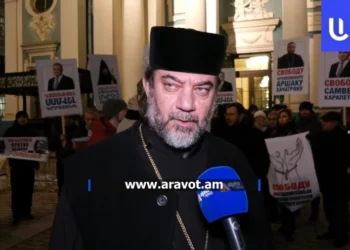 Սանկտ Պետերբուրգում ցուցարարները պնդել են ազատ արձակել կալանավորված արքեպիսկոպոսներին, Սամվել Կարապետյանին. Առավոտ