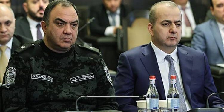 Փաշինյանը վախենում է Վահե Ղազարյանի ու Արմեն Աբազյանի ճամբարափոխ լինելուց․ «Հրապարակ»