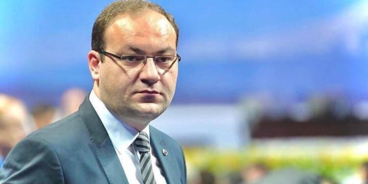 Փաստաբան Արսեն Բաբայանը պահանջում է Հանրային հեռուստաընկերությունում ամբողջական ներկայացնել Արշակ Սրբազանի կողմի տեսակետը