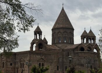 Մայր Աթոռը դատապարտում է կառավարության և եպիսկոպոսների միջամտությունը եկեղեցու գործերին