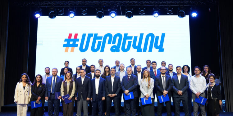 «Մեր ձևով» շարժումը մտնում է քաղաքական դաշտ՝ «Ուժեղ Հայաստան» կուսակցությամբ