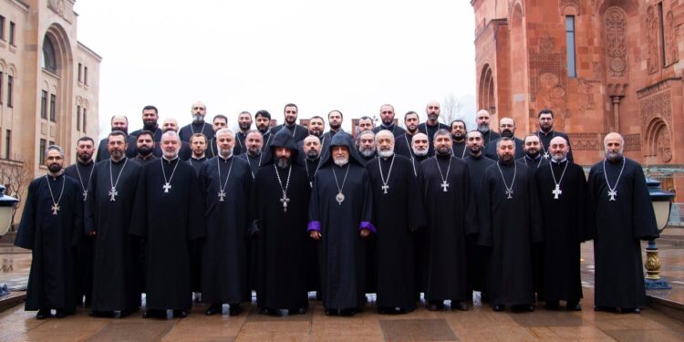 Ռուսաստանի և Նոր Նախիջևանի հայոց թեմը միաձայն դատապարտում է վարչապետի և տասը եպիսկոպոսների նախաձեռնությունը