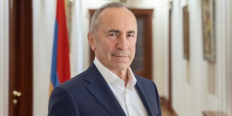 Ռոբերտ Քոչարյանը Բանակի օրվա ուղերձում խոսել է բանակի թուլացման և վերականգնման անհրաժեշտության մասին