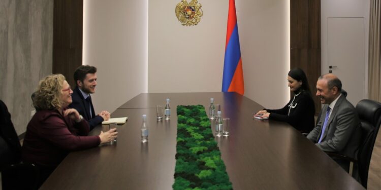 ԱԽ քարտուղար Արմեն Գրիգորյանը ընդունել է Մեծ Բրիտանիայի դեսպան Ալեքսանդրա Քոուլին