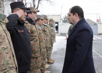 Պաշտպանության նախարարն այցելել է զորամաս և հանդիպել սպայական կազմի հետ