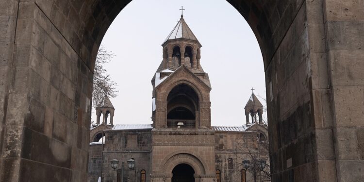 Մայր Աթոռը պարզաբանում է հոգևորականների կարգալուծումների վերաբերյալ շահարկումները