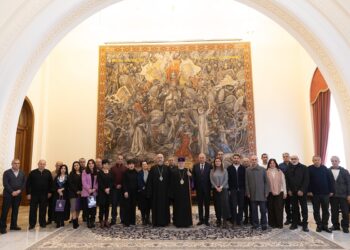 Գարեգին Երկրորդ Ամենայն Հայոց Կաթողիկոսը հանդիպել է Մայր Աթոռի աշխարհական աշխատակիցների հետ