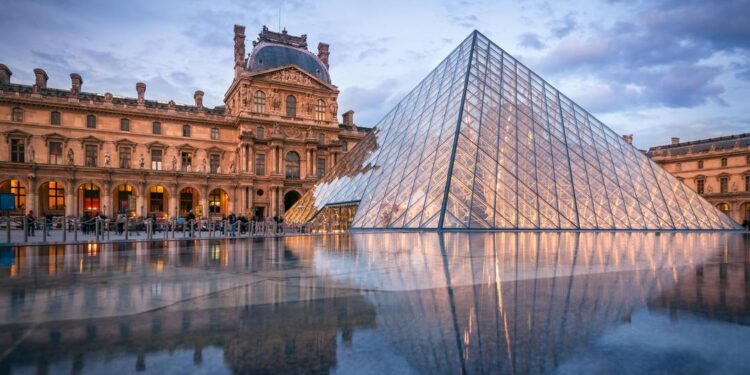 Լուվրը ժամանակավորապես դադարեցրել է այցելուների ընդունումը