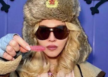 Ուկրաինացիները հարձակվել են Մադոննայի վրա Խորհրդային ատրիբուտիկայով լուսանկարի պատճառով