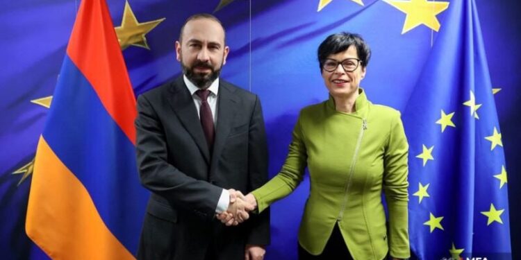 Արարատ Միրզոյանը հանդիպել է ԵՄ ընդլայնման հարցերով հանձնակատար Մարթա Կոսի հետ