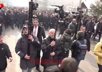 ՔՊ-ականների քայլերթը, ուղղությունը՝ Սուրբ Աննա եկեղեցի․ ովքե՞ր կան շարքում