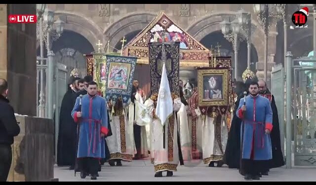 Վեհափառի գլխավորությամբ հոգևոր թափորը մտավ Մայր Տաճար