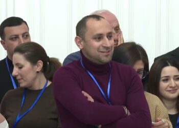 Տեղյա՞կ եք, որ դոմփել է քահանայի կնոջը, պղծի հե՞տ եք բարեփոխում. Լրագրողը՝ Փաշինյանը