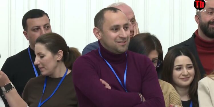 Տեղյա՞կ եք, որ դոմփել է քահանայի կնոջը, պղծի հե՞տ եք բարեփոխում. Լրագրողը՝ Փաշինյանը