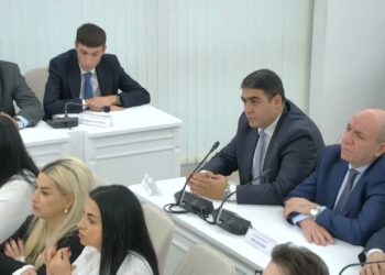 Դժգոհ եմ վարչական շրջանների աշխատանքից,խանութի տերը ասում է՝ փող պիտի տաք սրա համար, պարտավոր է ինքը