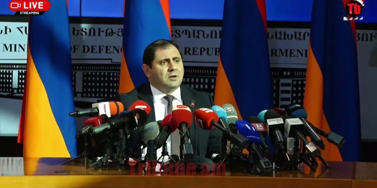 Չեմ պատրաստվում Ադրբեջանի հետ զենքի մրցավազքի մեջ մտնել. ՊՆ նախարար