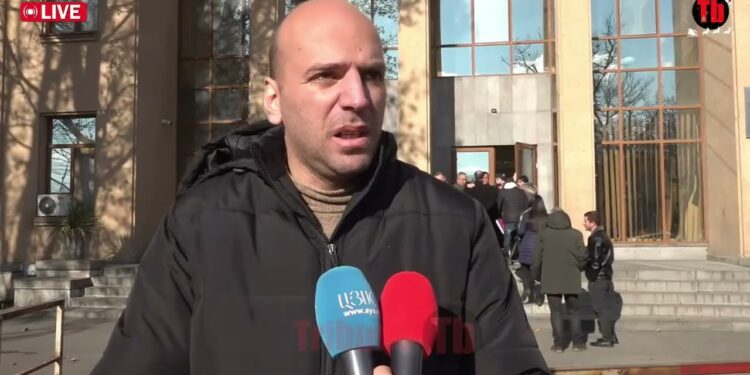 Մի կաթսայի մեջ են, որը կոչվում է` քաղաքական բռնաճնշում