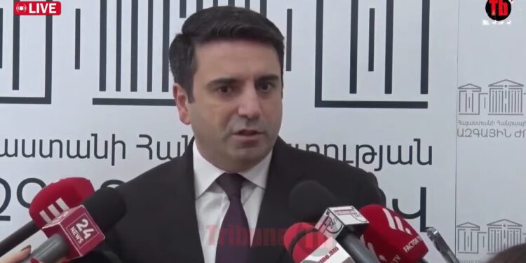 Այդ լրագրողները իրավունք չունեին գտնվել նիստերի դահլիճում․ Սիմոնյան