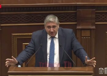 Գիտեիք՝ ում եք մրոտելու, ում՝ լողացնելու, սպիտակացնելու. Խաչատրյանը՝ Սիմոնյանին