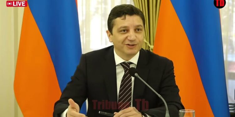 Պարգևավճար ո՞ր նվաճումների համար են ստանում պաշտոնյաները. լրագրողը` նախարարին