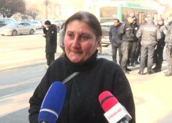 Դագաղի համար անգամ փայտ չկար, ստիպված թողեցինք մեր բալայի շիրիմները ու եկանք Հայաստան