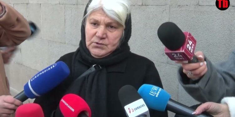 Ադրբեջանցիների հետ առևտուր են անում, թող օգնեն մեր տղաների աճյունները Արցախից բերենք