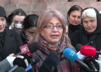 Գերեզմանները ադրբեջանցիների ոտքերի տակ են․ եթե բենզին կարող եք բերել, շիրիմները ինչո՞ւ չեք բերում