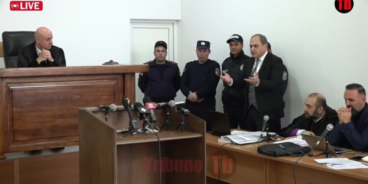 Վախենու՞մ եք էս մարդուց, ձեր խաթր են բռնել. պաշտպանը՝ Ստեփան Ասատրյանին