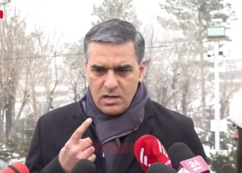 Չհասկացա, որևէ մեկը կարող է ասի, որ մենք ուժեղ չպիտի՞ լինենք, սրան քծնենք, նրան քծնե՞նք. Թաթոյան