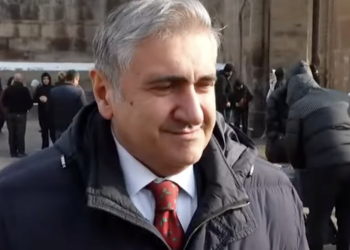 Կաթողիկոսը իր կառավարության անդամը չէ, իրավունք չունի փոխելու, իր անվտանգության աշխատակցին թող փոխի