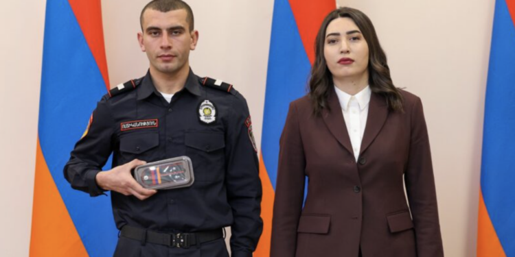 ՆԳ նախարար Արփինե Սարգսյանը պարեկային ծառայության 9 աշխատակցի շնորհել է սպայական կոչումներ