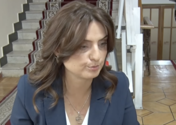 Ցամաք հաց ենք կրծում. Ալենի շորերը, Նիկոլի տրնգին, ու թոշակառուների սև օրը