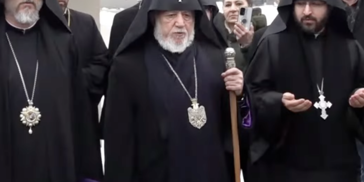 Ամենայն Հայոց կաթողիկոսը` Եռաբլուրում է