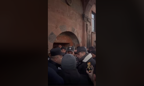 Անեծք և հանցագործություն․ իշխանությունների աջակցությամբ խոչընդոտվել է Սուրբ պատարագը Թալինում