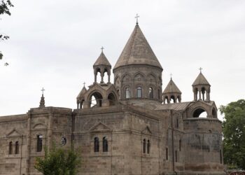Մայր Աթոռ Սուրբ Էջմիածինը դատապարտել է Բաքվում Արցախի ղեկավարների նկատմամբ կայացված դատավճիռները