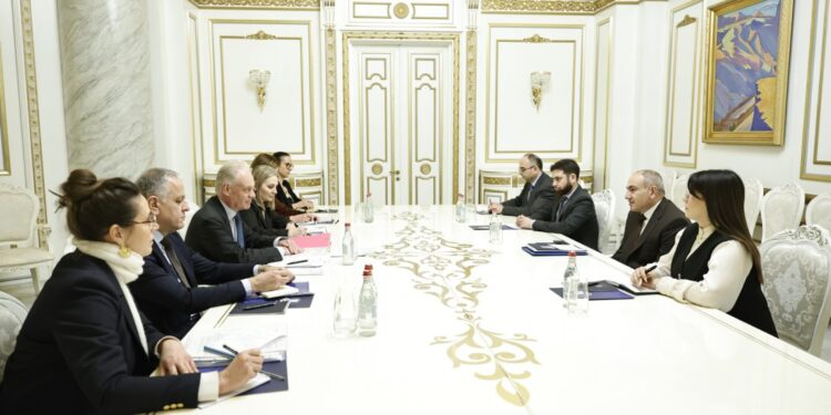 Նիկոլ Փաշինյանն ընդունել է ԵՄ բարձրաստիճան պատվիրակությանը