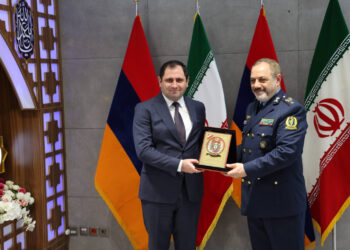 Սուրեն Պապիկյանը Իրանում հանդիպել է պաշտպանության նախարար Ազիզ Նասիրզադեի հետ