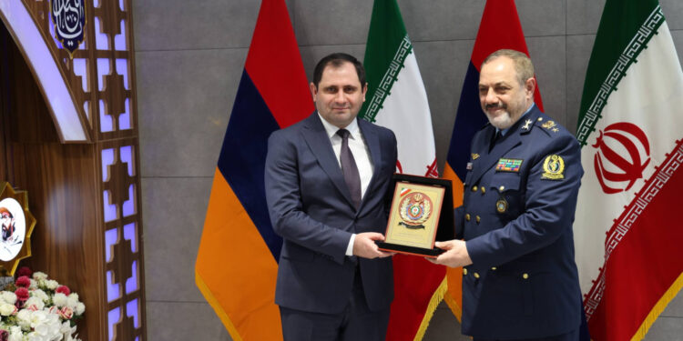 Սուրեն Պապիկյանը Իրանում հանդիպել է պաշտպանության նախարար Ազիզ Նասիրզադեի հետ