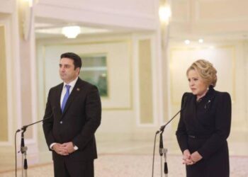 Մի կողմն ասում է «а теперь я Наташа», մյուս կողմը «а теперь обмани меня». «Հրապարակ»