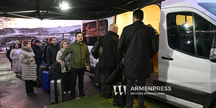 «Խաղաղության կամուրջ». հայ և ադրբեջանցի փորձագետները կլոր սեղանի շուրջ Հայաստանում